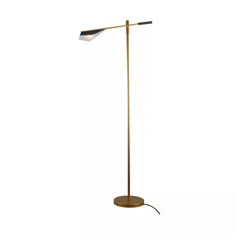 Stojací lampa v pokoji pro seniory