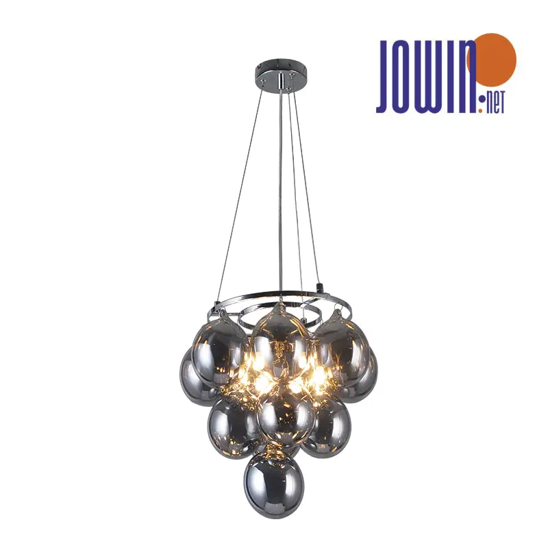 Závěsná lampa pro zábavní místnost