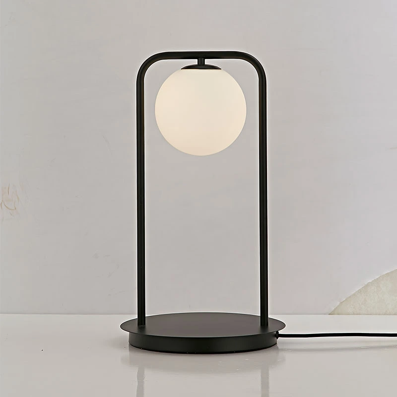 Jednoduchá atmosférická stolní lampa